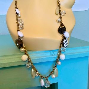 Adorable chunky AEO necklace! 🤍✨💛